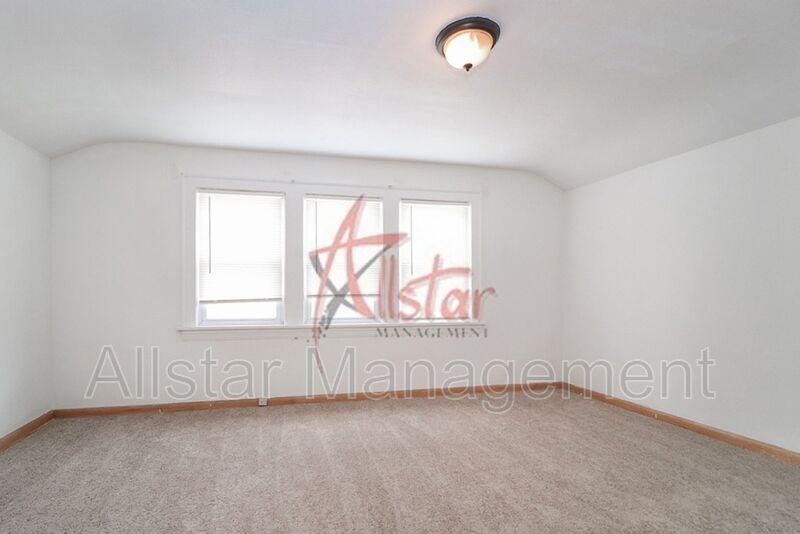 4902 East Blvd #UP - Photo 2 of 19