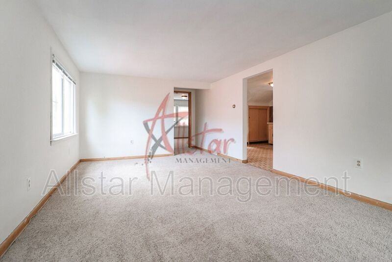 4902 East Blvd #UP - Photo 7 of 19