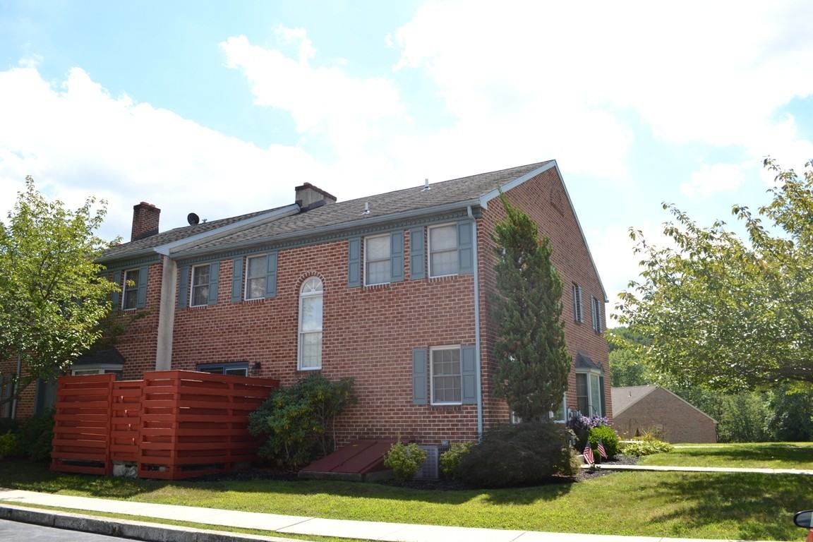 48 Warwick Ct - Photo 2 of 12