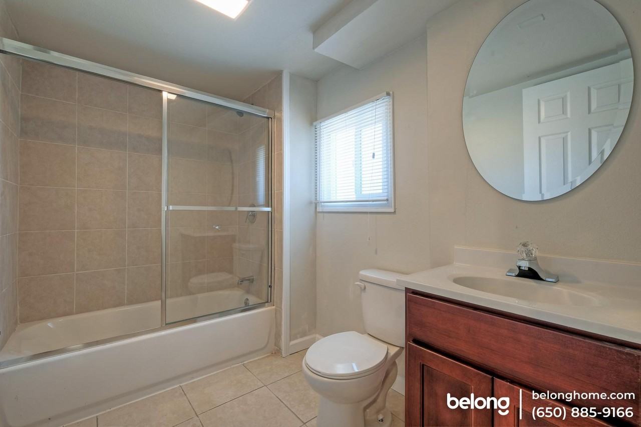 2142 E 21st St #B - Photo 2 of 38