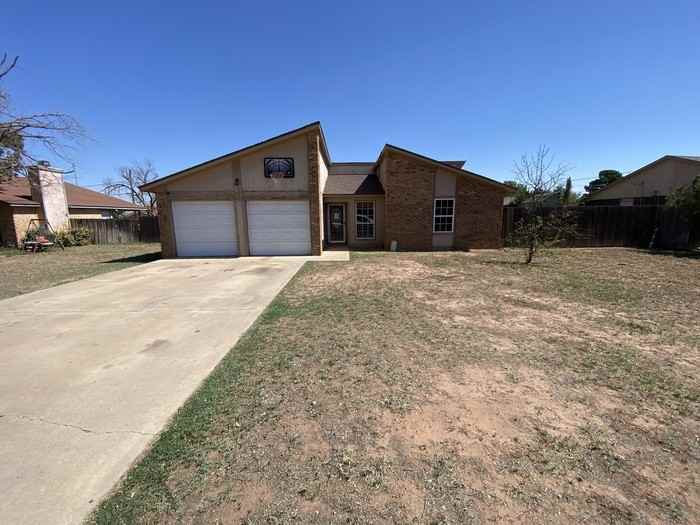 904 Goliad Dr - Photo 2 of 40