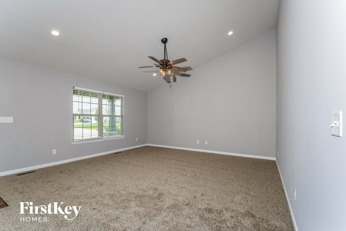 103 Hampton Dr - Photo 3 of 15