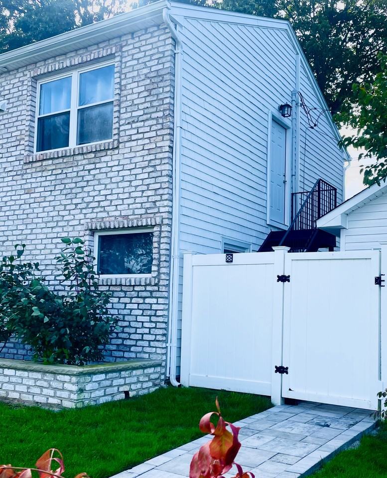 26 Blackbird Ln 2nd Fl #NA - Photo 2 of 14