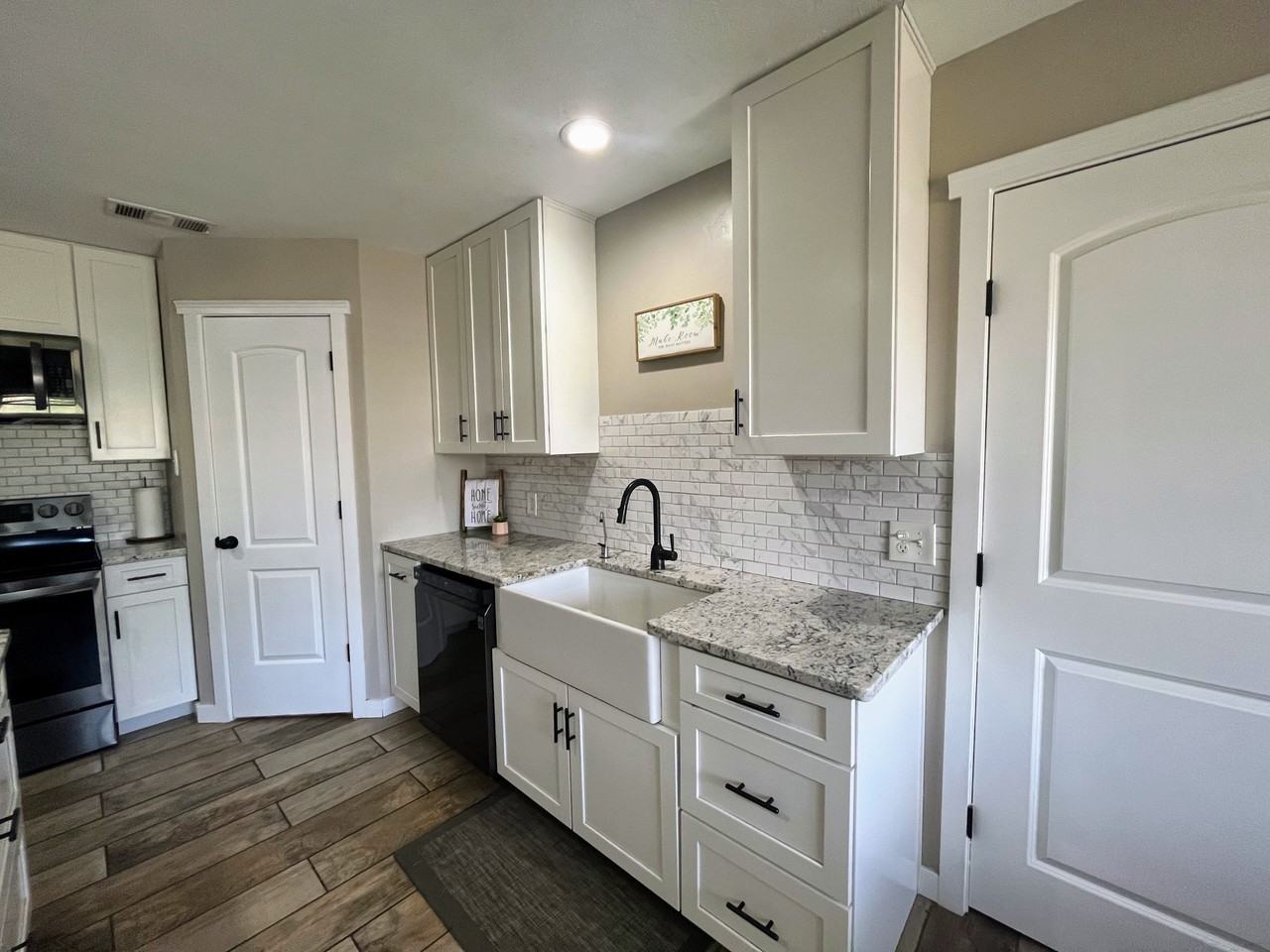 2604 W Dengar Ave #NA - Photo 3 of 32