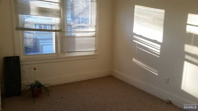 772 Kingsland Ave - Photo 2 of 8