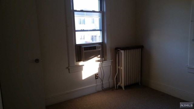 772 Kingsland Ave - Photo 3 of 8