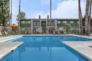 Green Leaf at Broadway - Photo 3 of 41