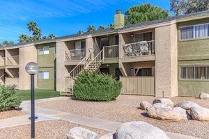 Green Leaf at Broadway - Photo 2 of 41