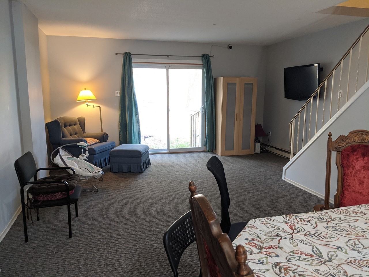 MUST APPLY AT UWCORNER. COM - Photo 6 of 9