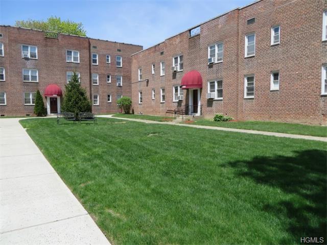 1555 Central Park Ave - Photo 2 of 10