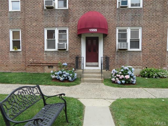 1555 Central Park Ave - Photo 3 of 10