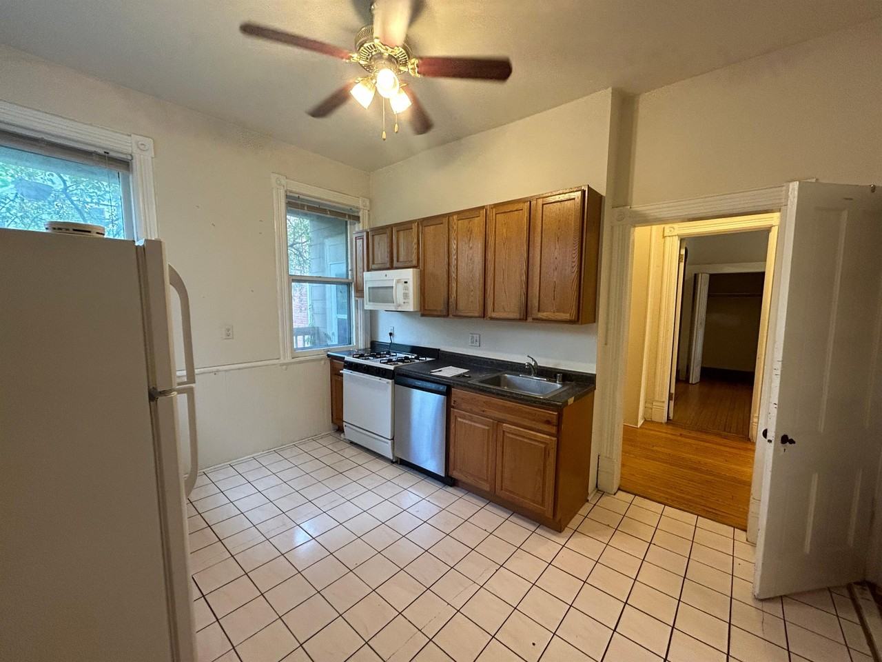 319 N Pinckney St #1 - Photo 4 of 25