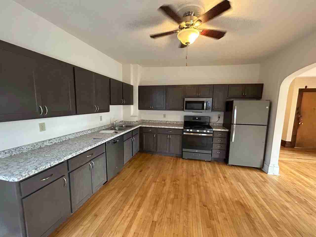 315 N Pinckney St #3 - Photo 5 of 26