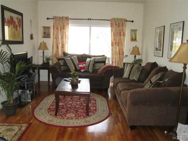 422 Arlington Ct - Photo 3 of 18