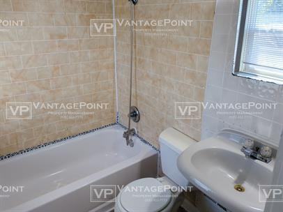 1318 1/2 Ellis St - Photo 2 of 9