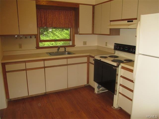 28 Narcissus Dr - Photo 3 of 13