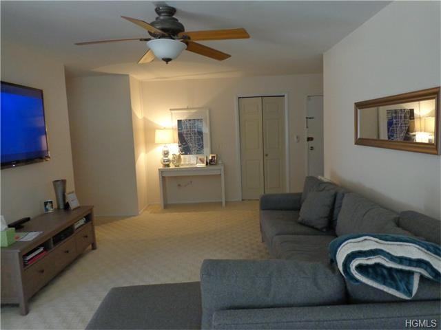 272 Richard Ct - Photo 3 of 8