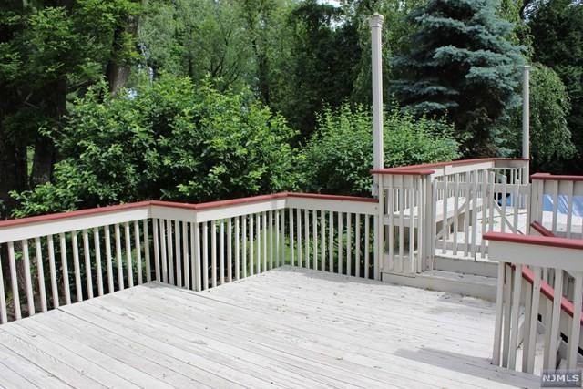 15 Woodcrest Dr - Photo 3 of 24
