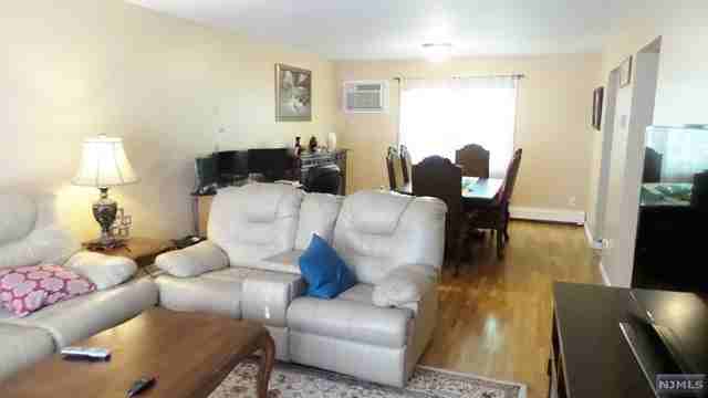 63 S Spruce St - Photo 3 of 14