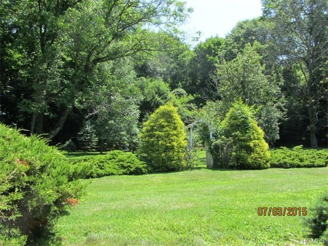 61 Virginia Ln - Photo 2 of 16