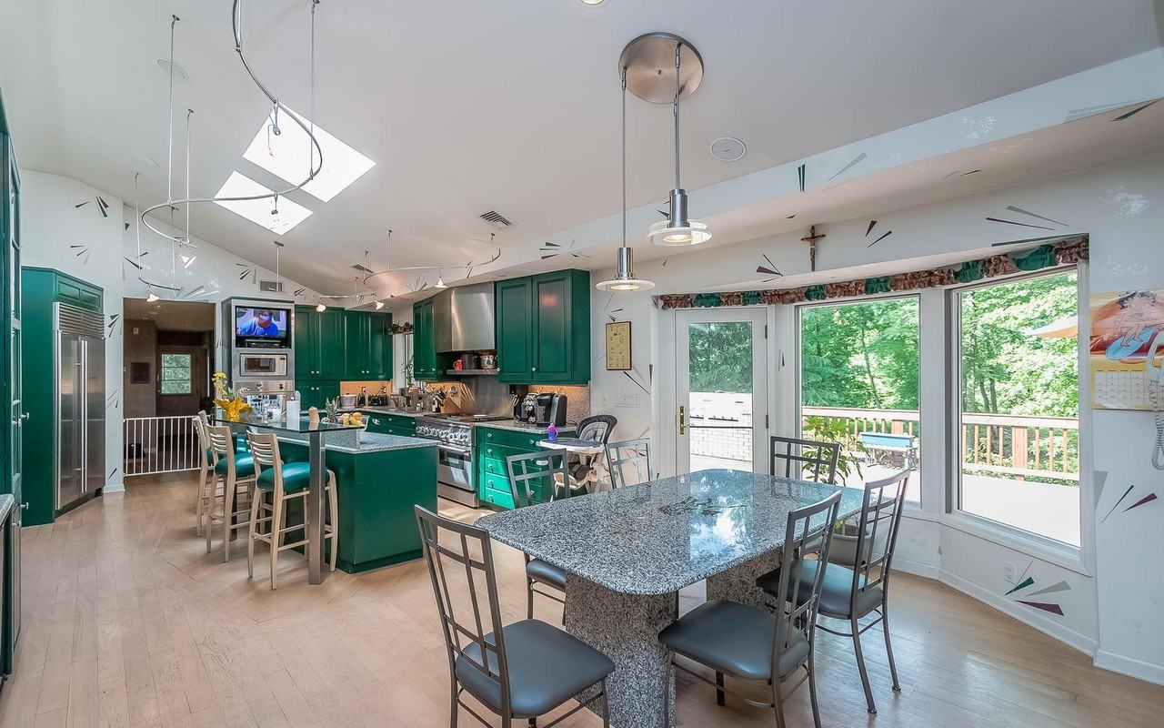 11 Balmoral Dr - Photo 2 of 30