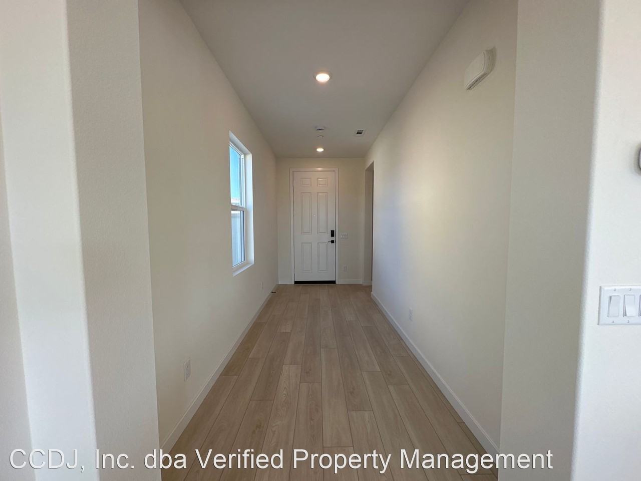 27824 Marquee Dr - Photo 3 of 38