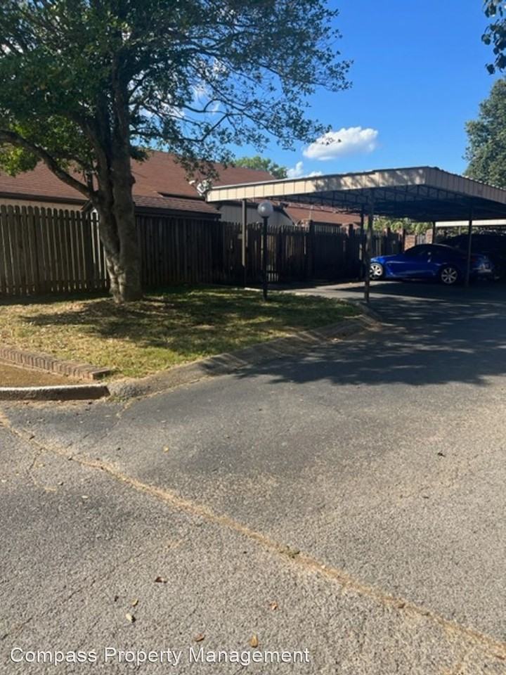 812 Old Coach Pl - Photo 2 of 30