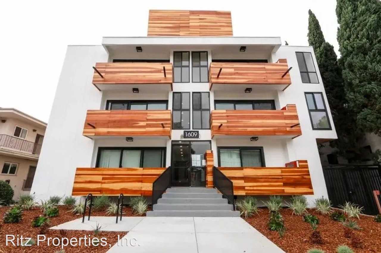 1609 Veteran Ave - Photo 2 of 7