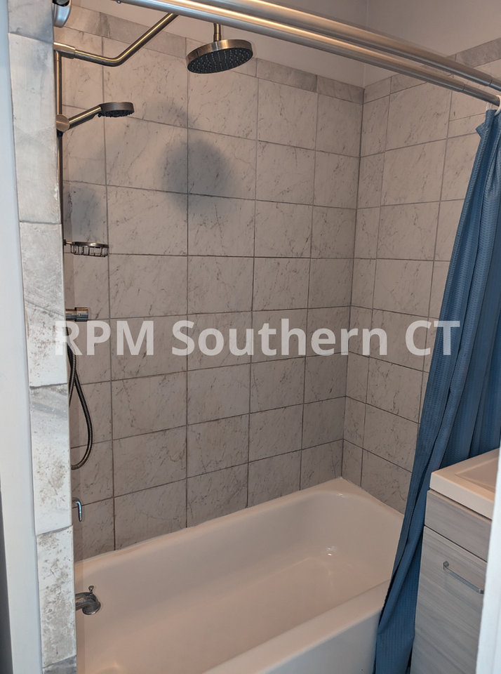 882 Connecticut Ave - Photo 3 of 8