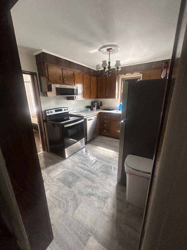 1028 Pennsylvania Ave - Photo 4 of 20