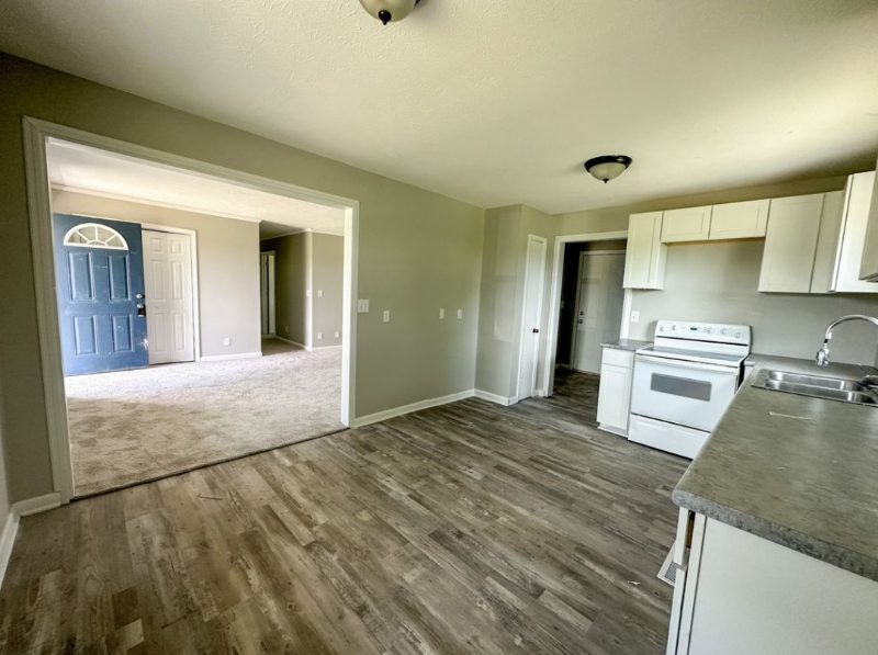 5513 Patterson Road - Photo 7 of 11