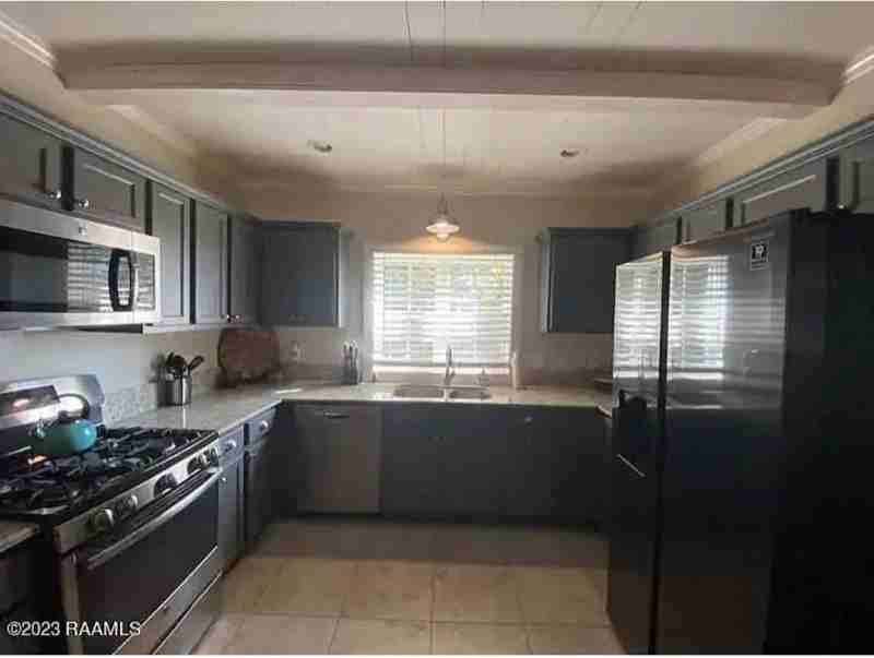 404 N Landry Dr - Photo 5 of 15