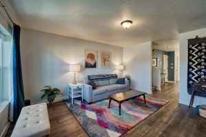 featured image of 527 E 6th St #1