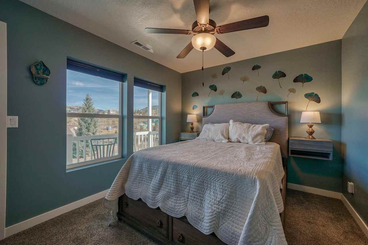 527 E 6th St #1 - Photo 3 of 10