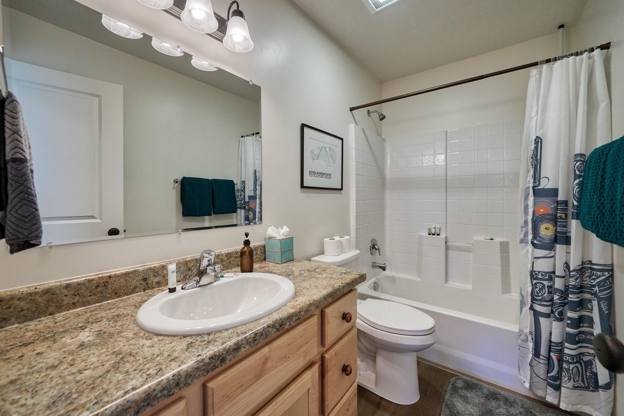 527 E 6th St #1 - Photo 5 of 10