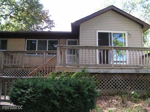 1505 Lakeview Ln S - Photo 2 of 11