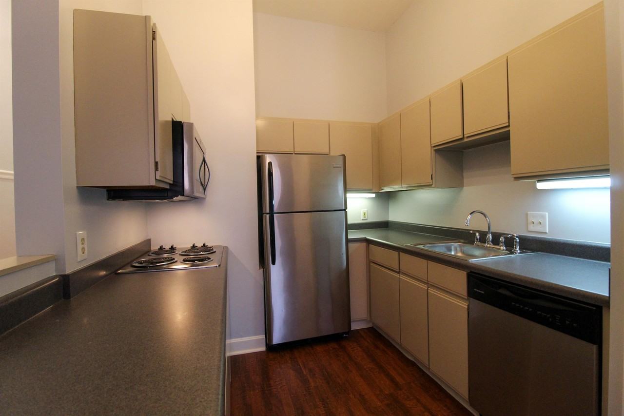 432 Hopkins Street-3 #3 - Photo 4 of 29
