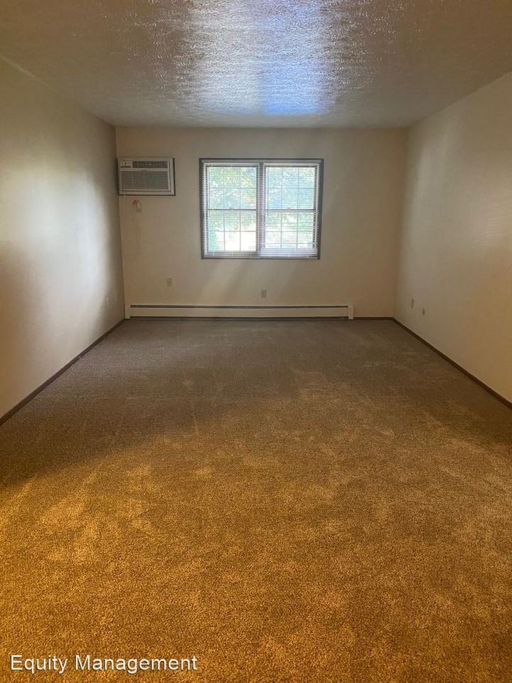 1040 W. Western Reserve Road - Photo 2 of 9