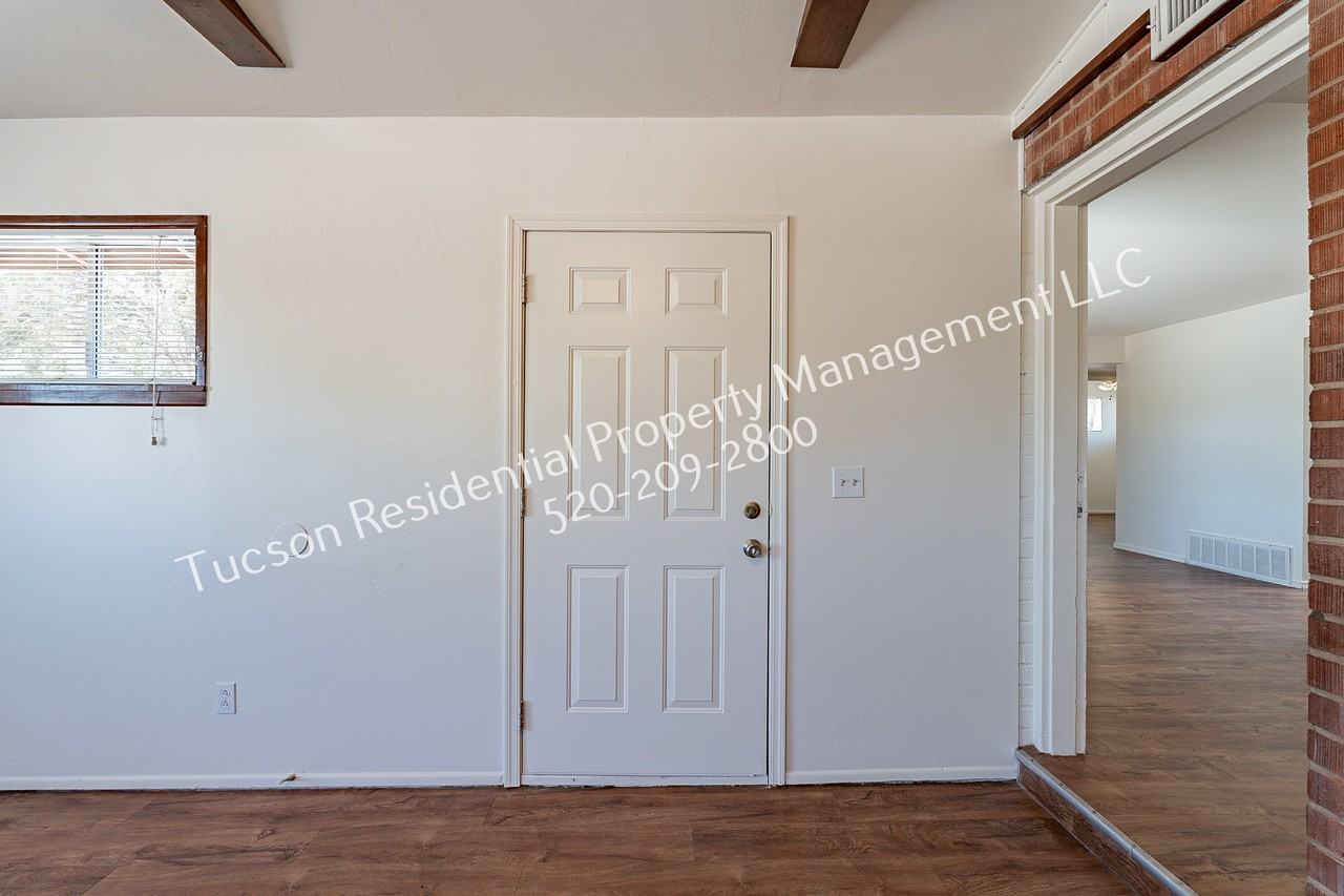 826 E Water St #1 - Photo 7 of 43