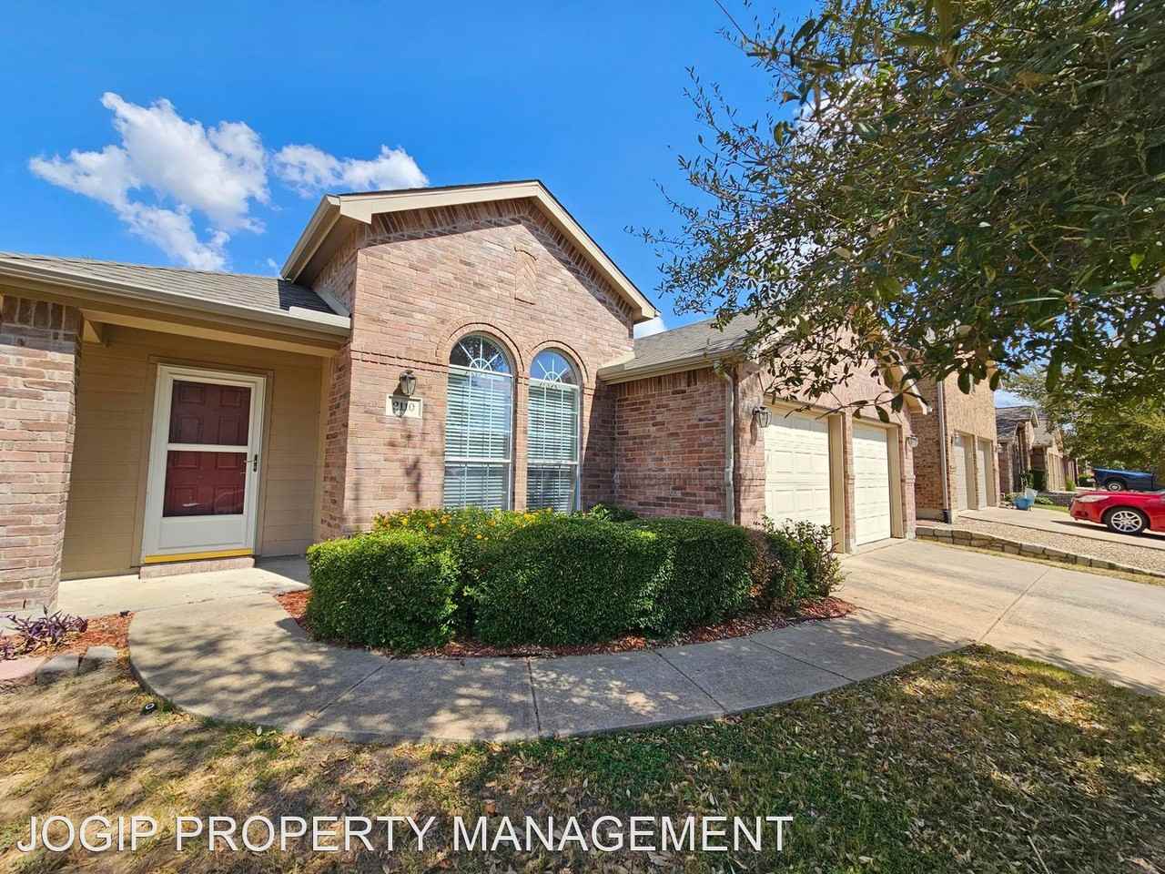 2110 Athabasca Falls Dr - Photo 2 of 29