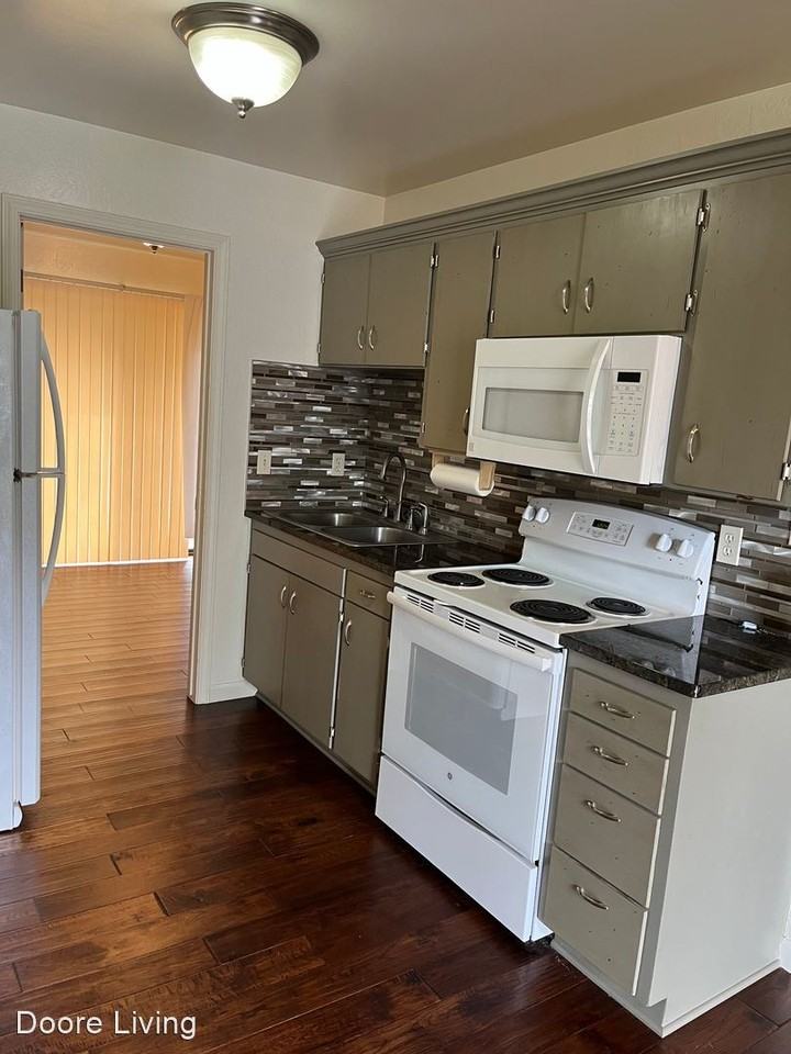 701 - 723 NE 6th Ct. 524 Elizabeth St. - Photo 3 of 6