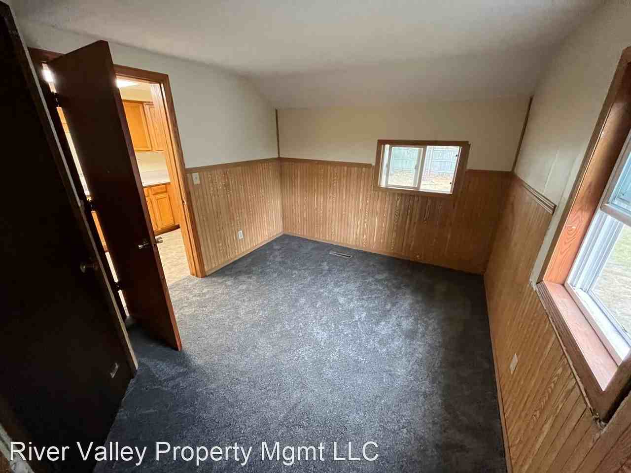 409 Centre St - Photo 3 of 5