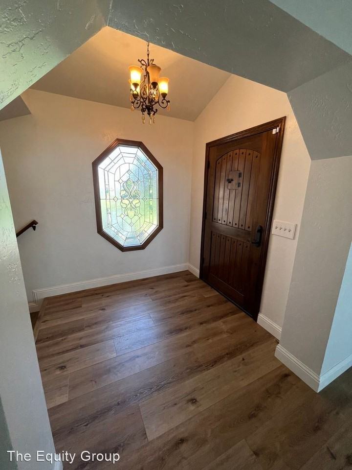 100 High Sierra Dr - Photo 3 of 42