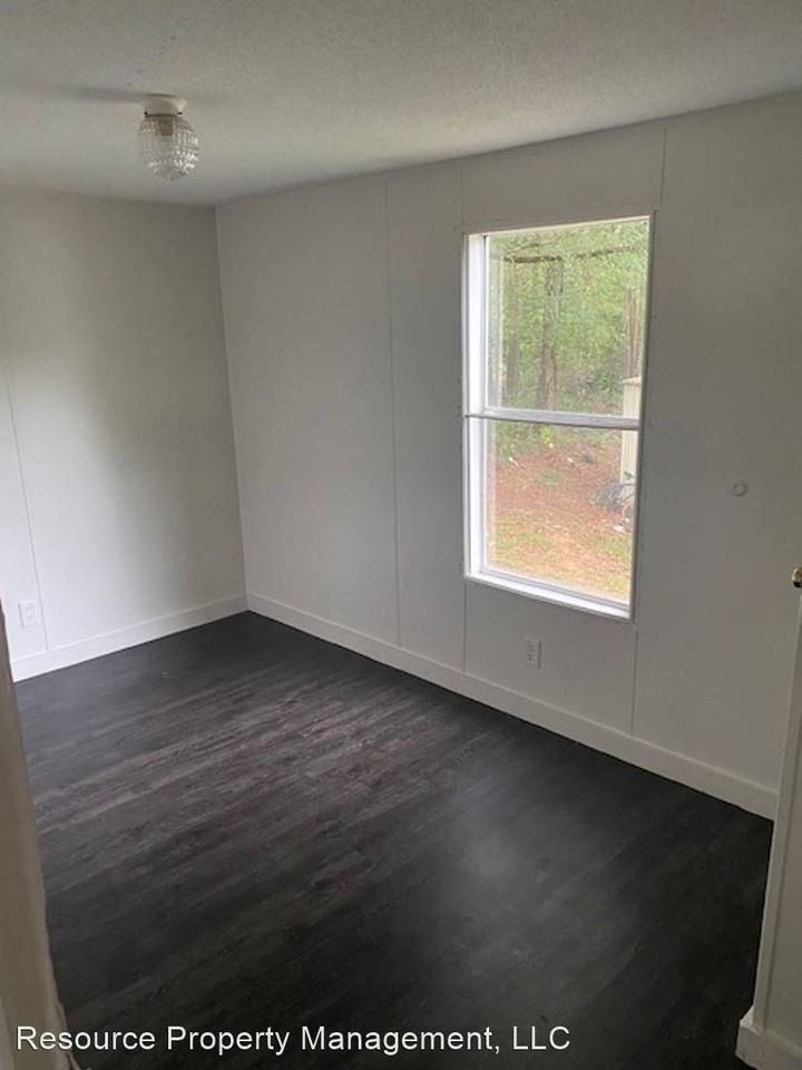 105 Cranes Mobile Home Dr - Photo 2 of 4