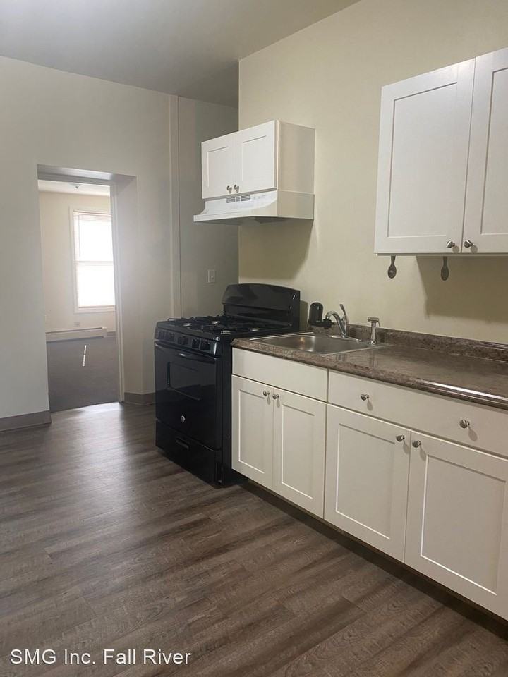 683-677-669-663-655 -631- 543 - 569 - 545 Middle Street - Photo 2 of 25