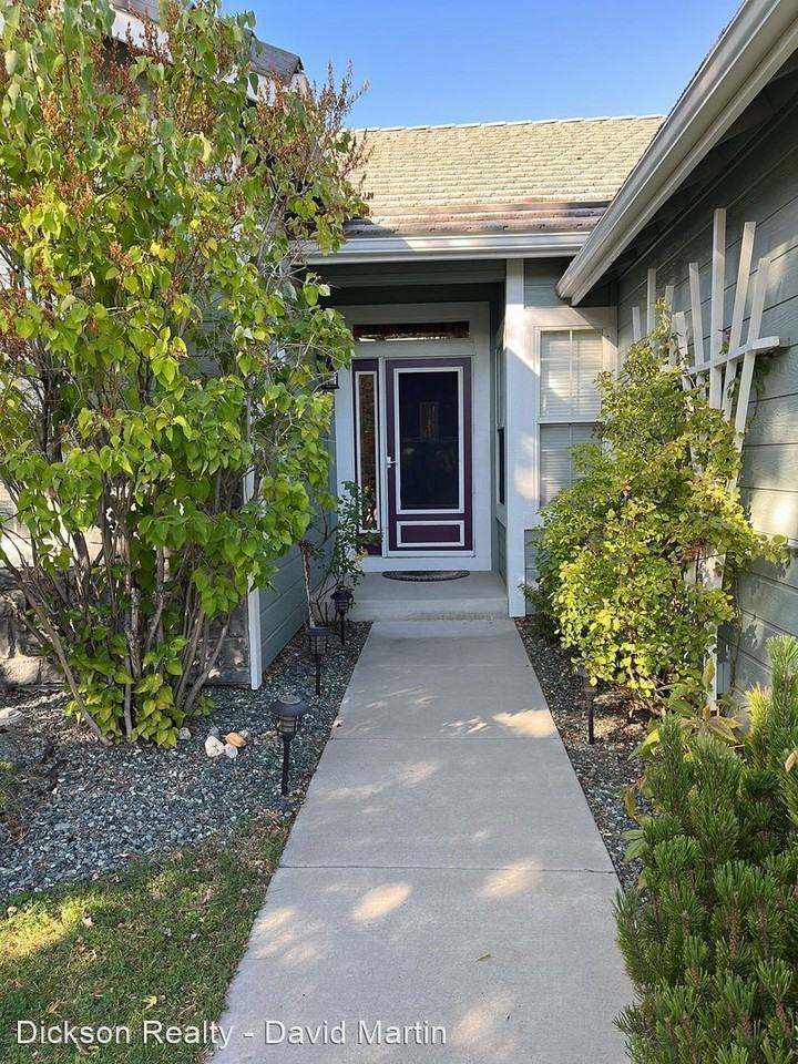 4875 Crestside Dr - Photo 2 of 35