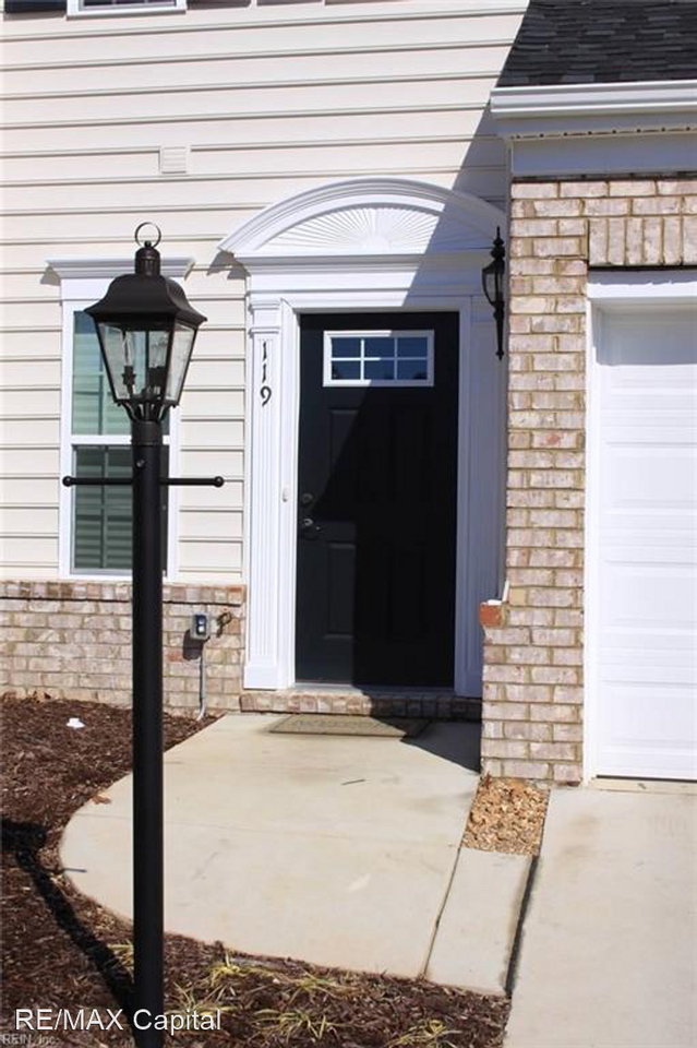 119 Riva Ct - Photo 2 of 9