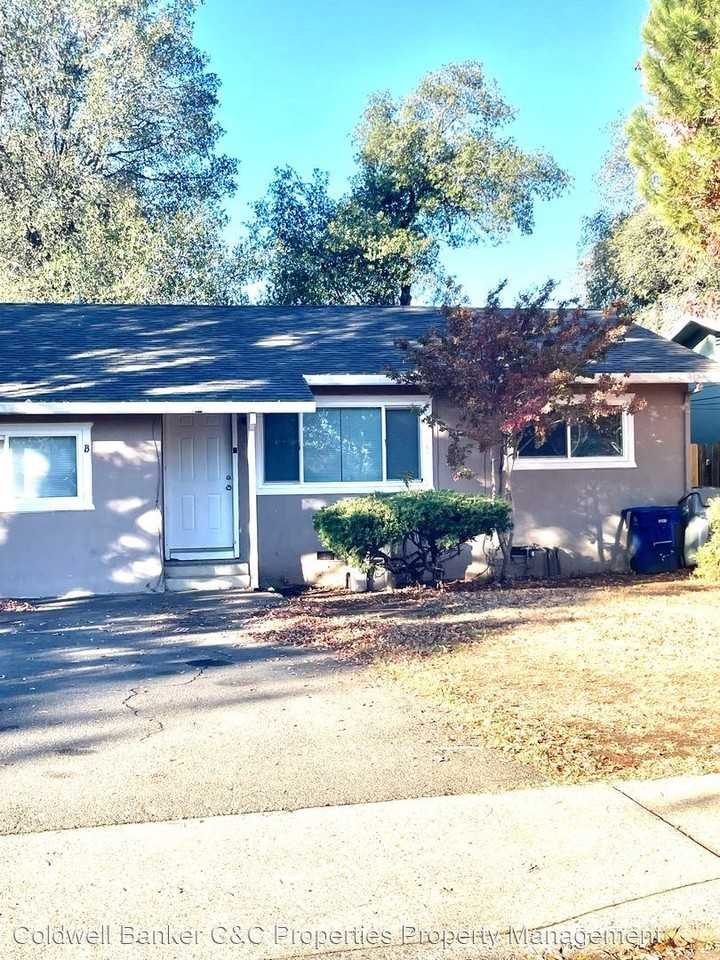 2794 HELEN STREET AB Apartments 2794 Helen St, Redding, CA 96002