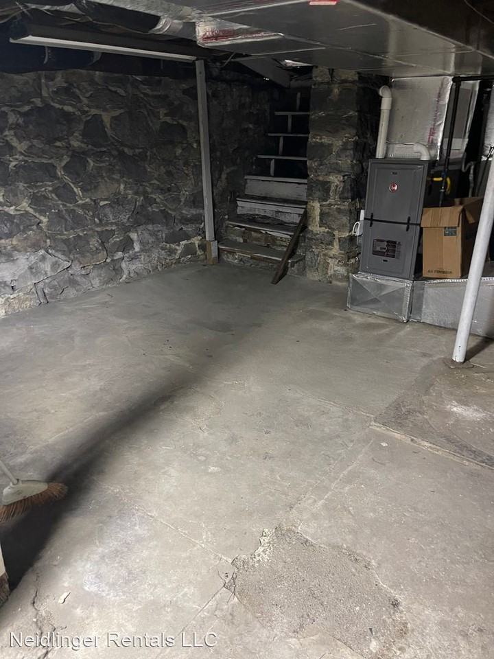 423 N Hanover Street - Photo 3 of 24