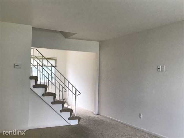 430 Lockmoor Ct - Photo 3 of 13